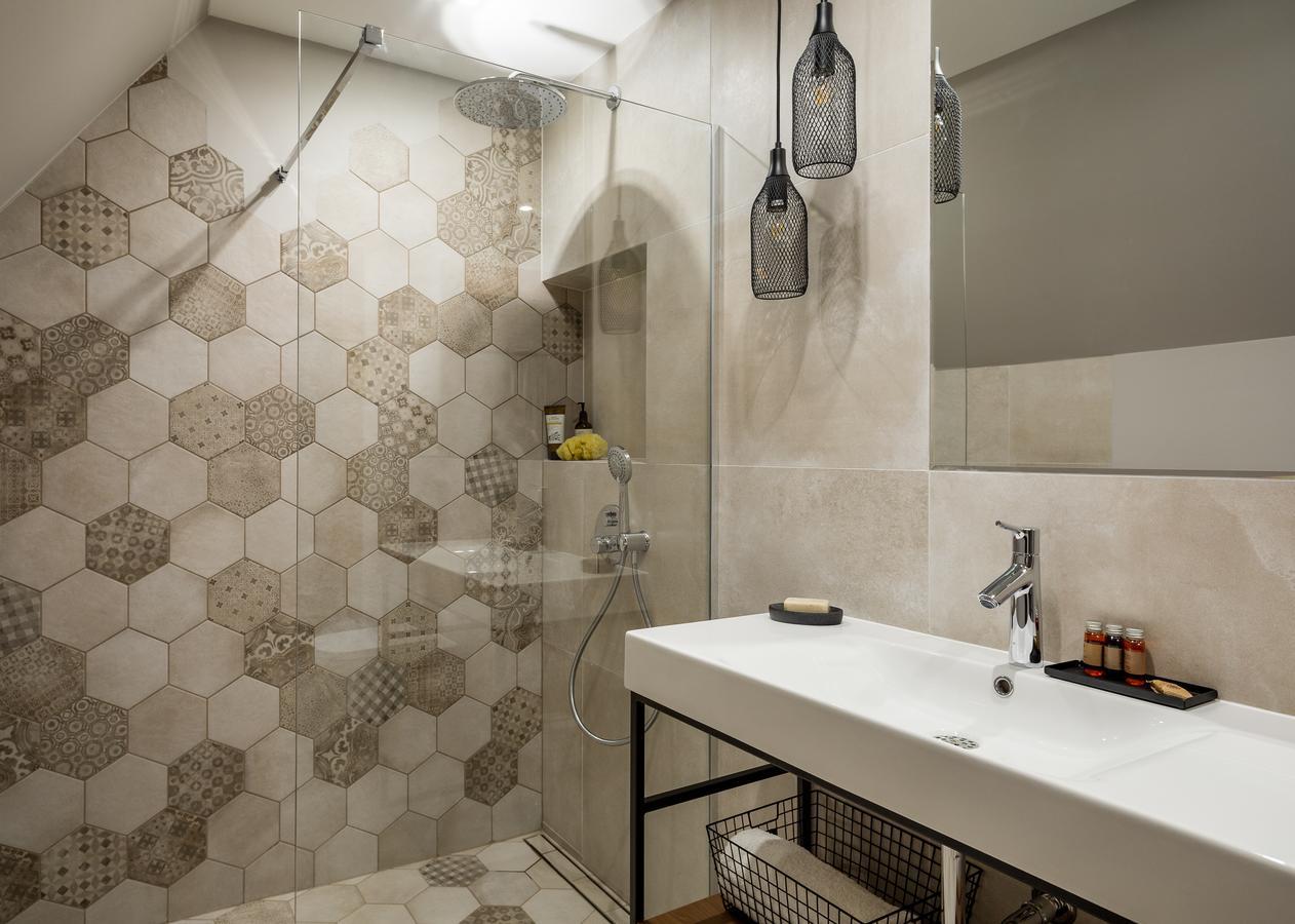 Bed and Breakfast Biala Owca Закопане Екстер'єр фото Bathroom with shower enclosure
