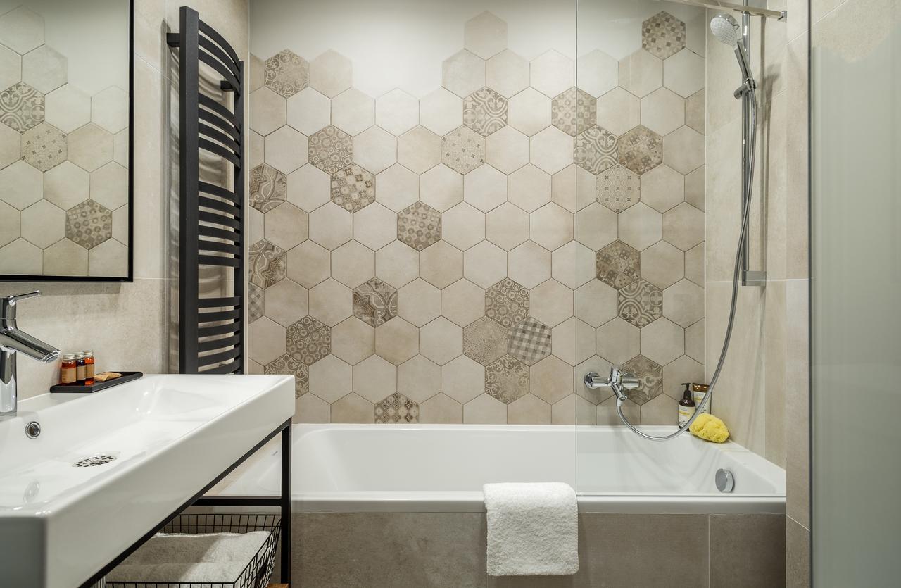 Bed and Breakfast Biala Owca Закопане Екстер'єр фото Bathroom with shower and bath