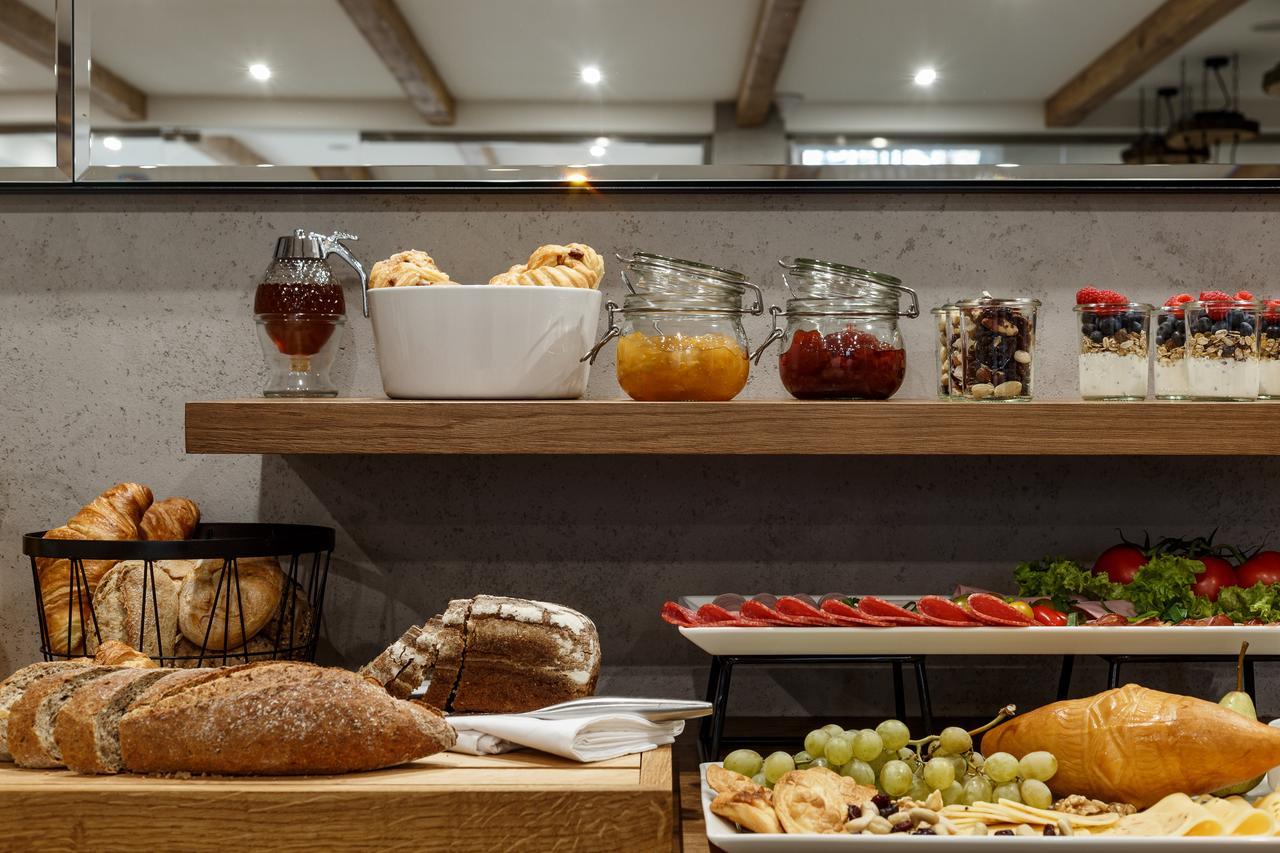 Bed and Breakfast Biala Owca Закопане Екстер'єр фото A breakfast buffet